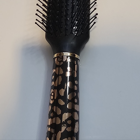 Brand new Assorted styling brushes. - Picture 2 of 2